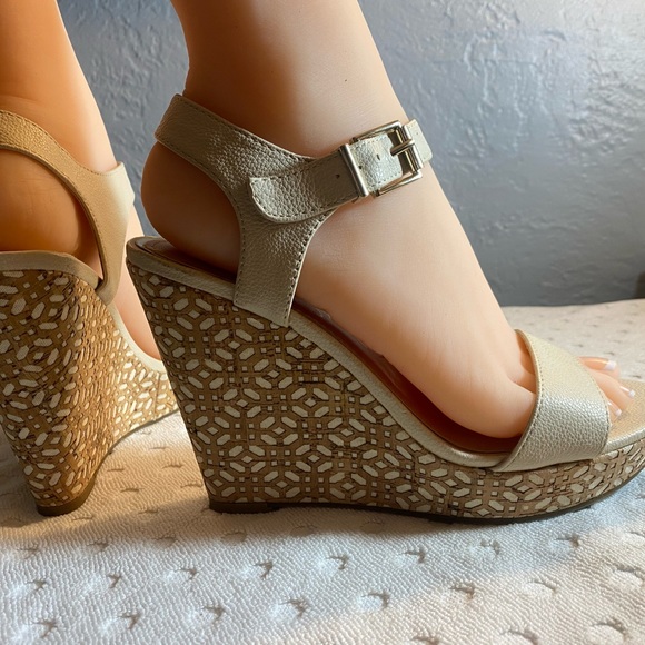 JESSICA SIMPSON Cork Laser Cut Out Wedge with Ankle Strap - Picture 8 of 16